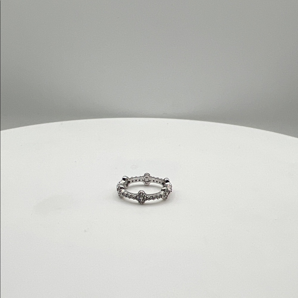 110. Elegant Silver Women's Ring - Picture 1 of 3